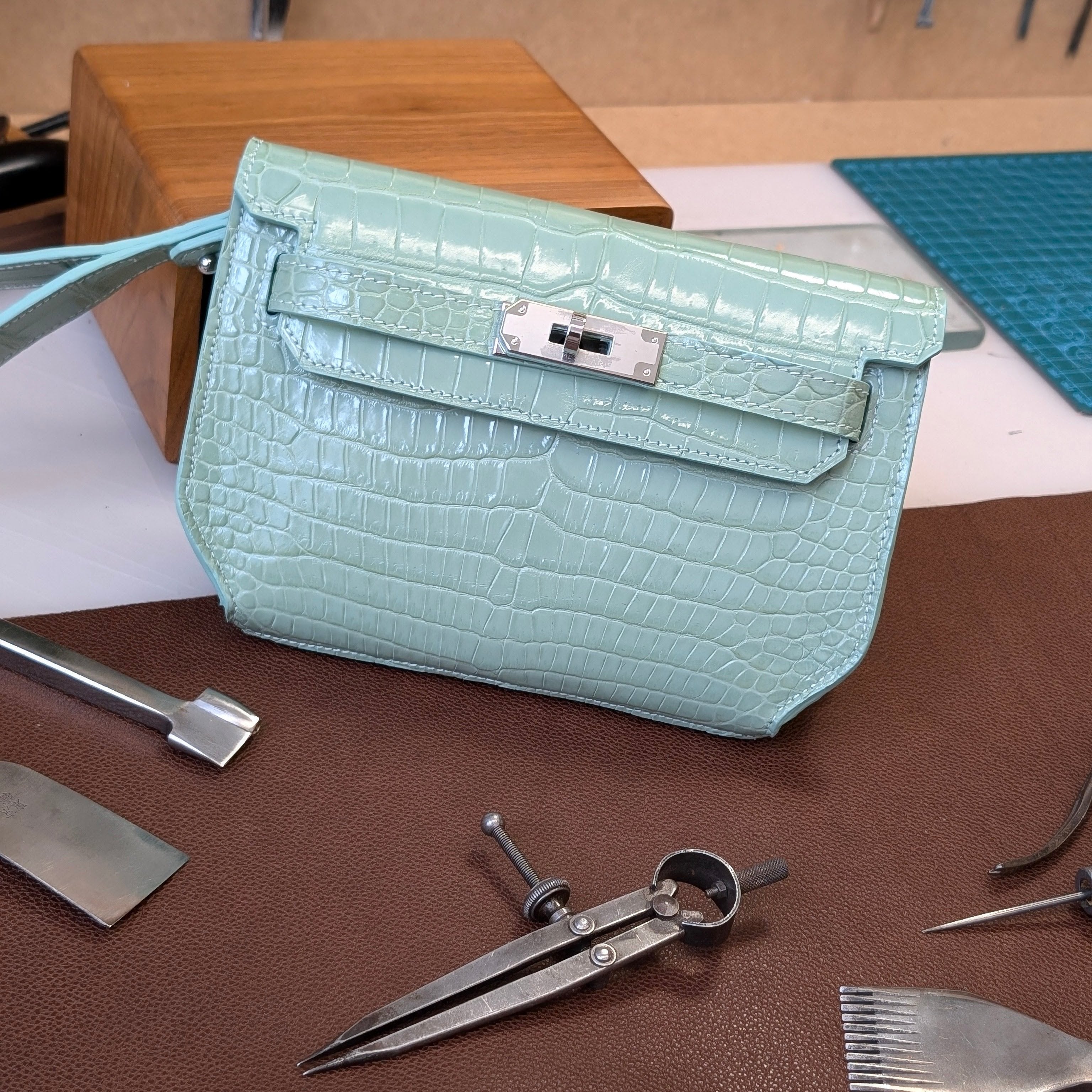 Clutch Bag - Apple Green Crocodile 20 cm - Ascot Shoes