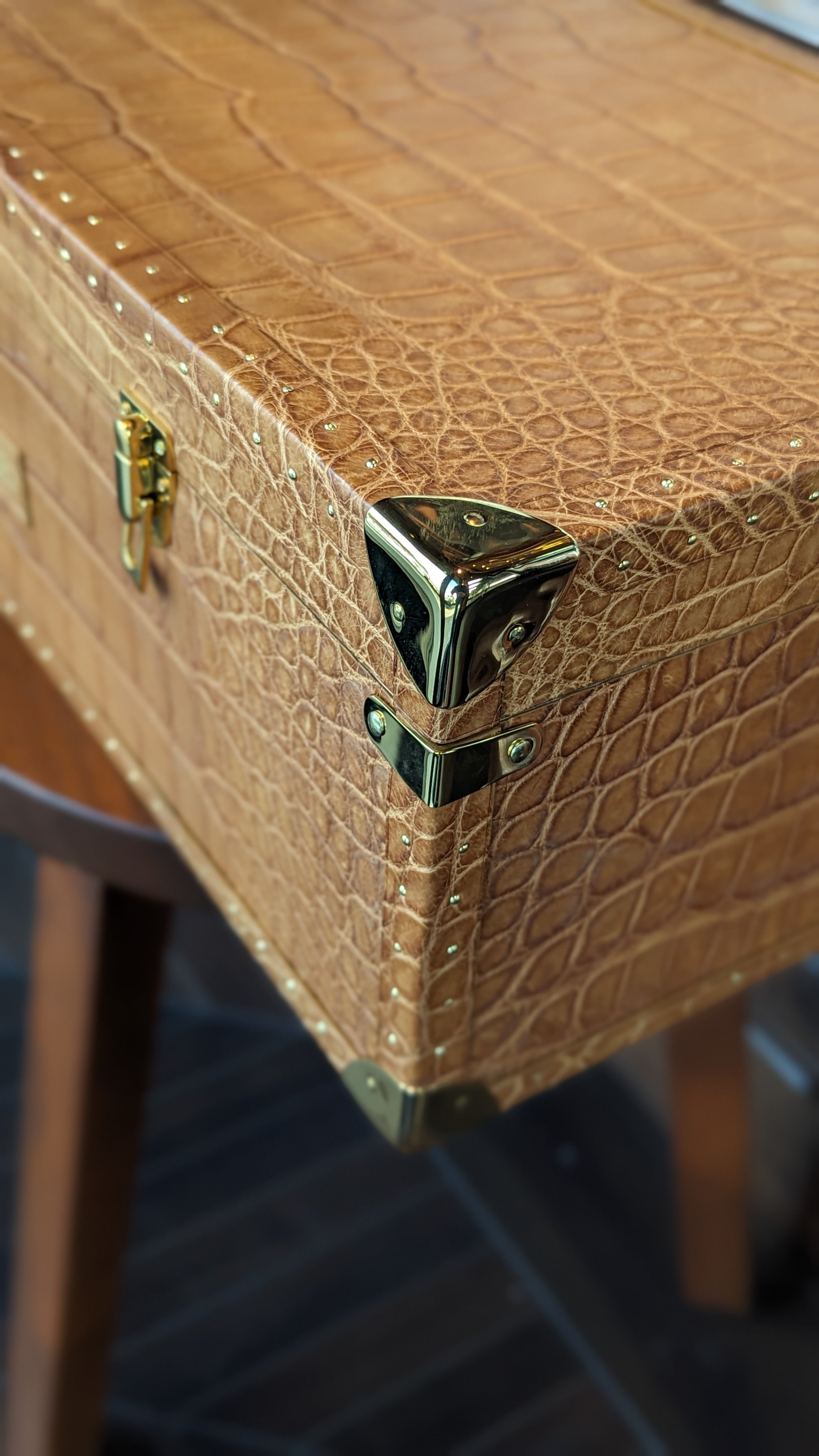 Custom cigar humidors - Beige Crocodile - Ascot Shoes