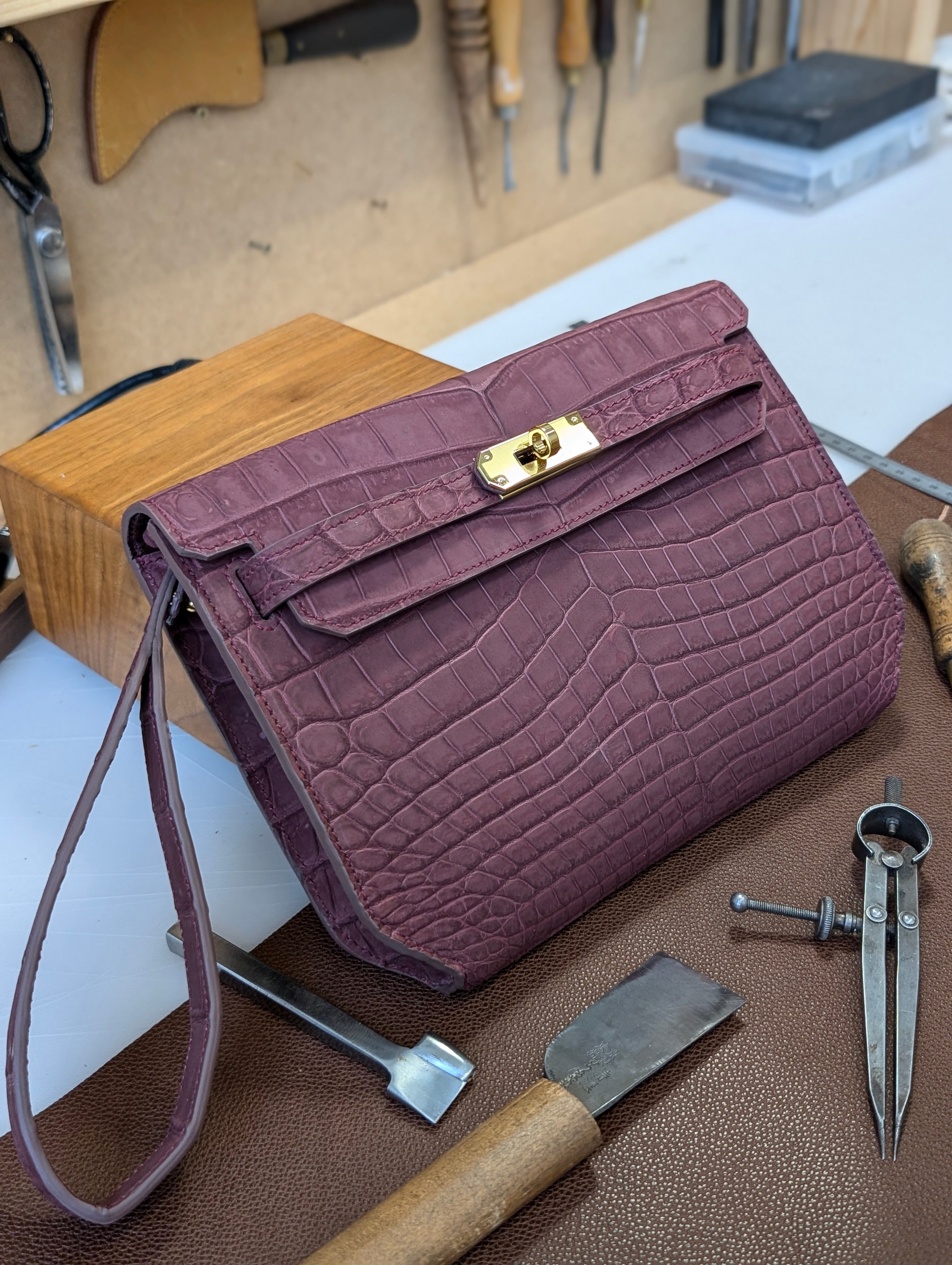 Clutch Bag - Burgundy Crocodile 25 cm - Ascot Shoes