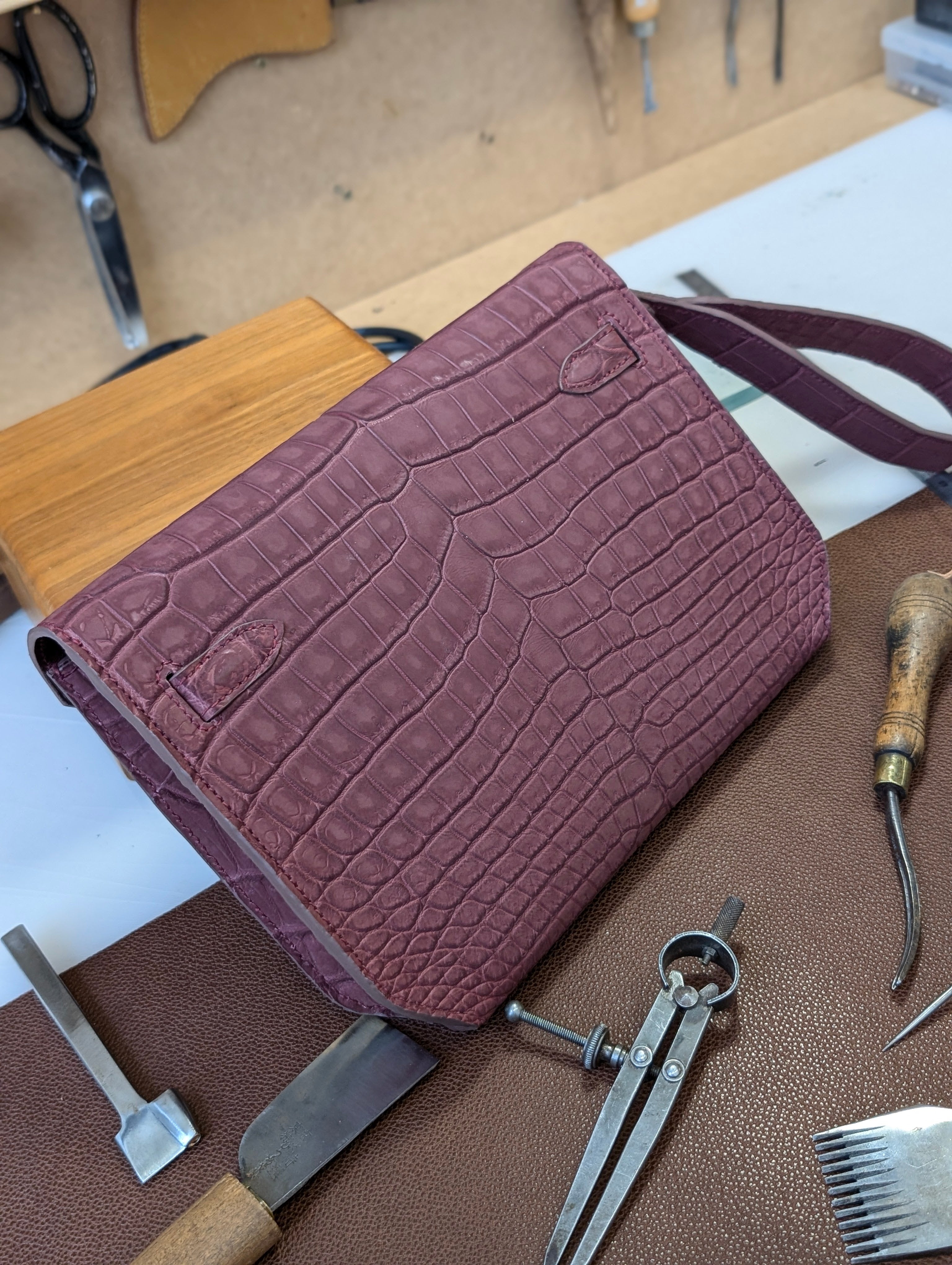 Clutch Bag - Burgundy Crocodile 25 cm - Ascot Shoes