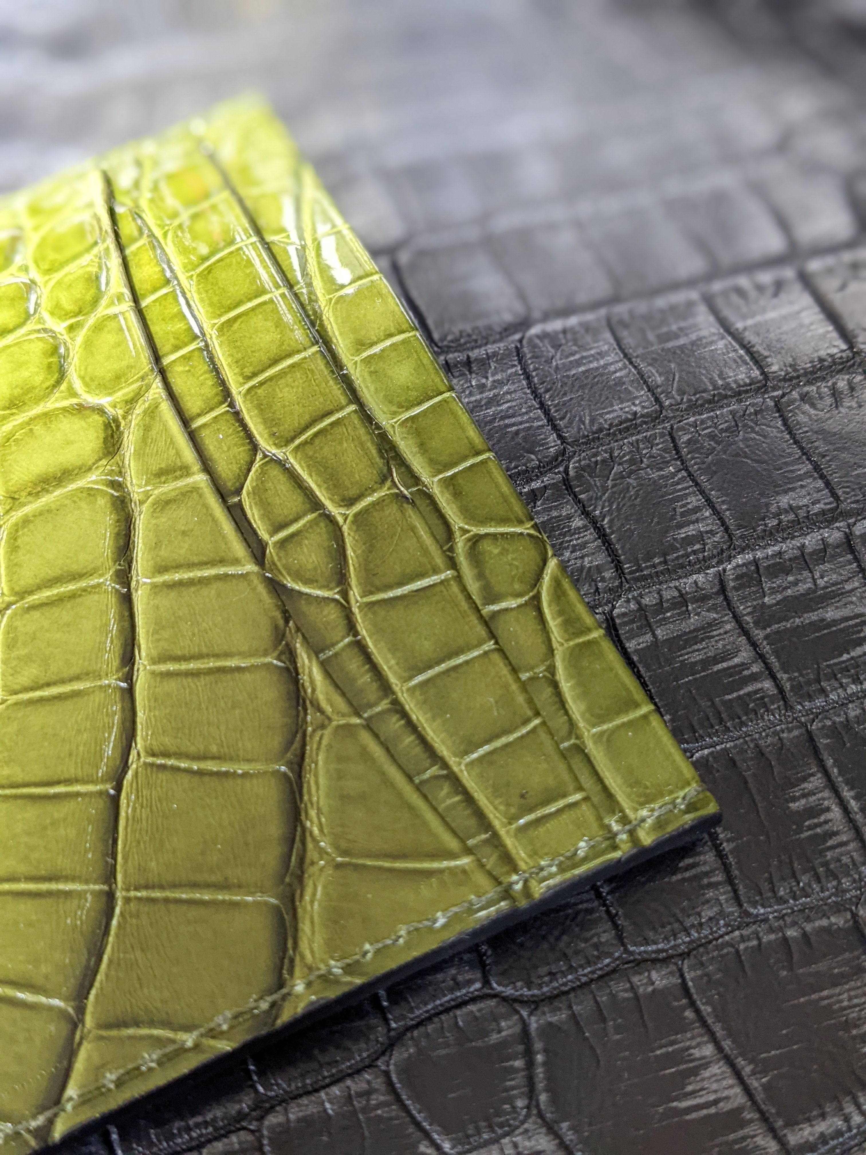 Credit Card Slip - Olive Green Alligator - Ascot Shoes