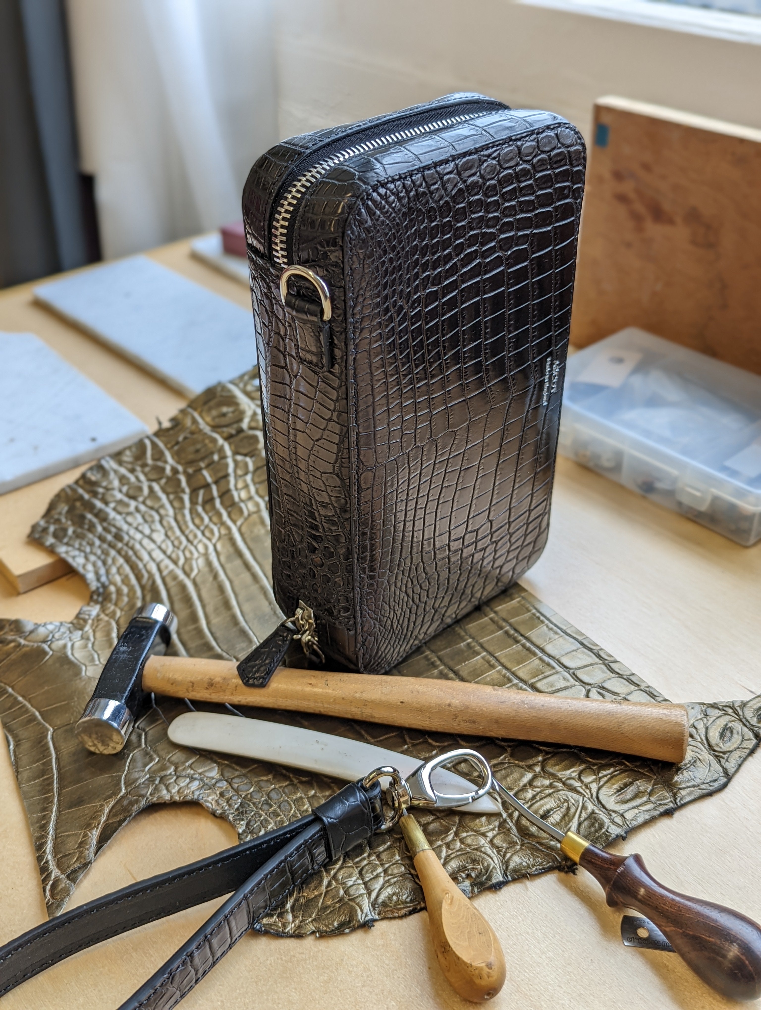 Custom travel cigar humidors - Ascot Shoes