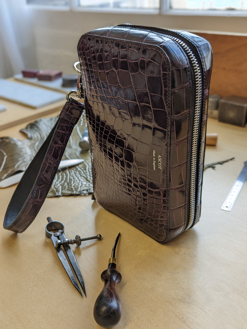 Custom travel cigar humidors - Ascot Shoes